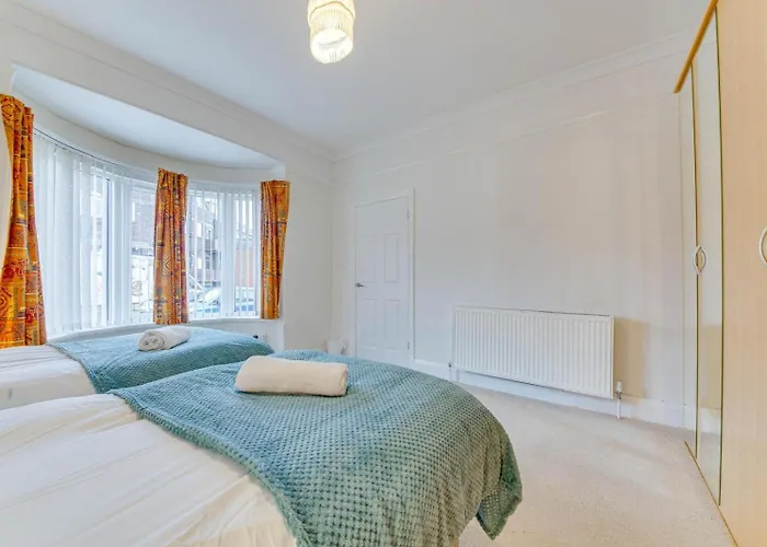 3Br Detached Bungalow With Parking