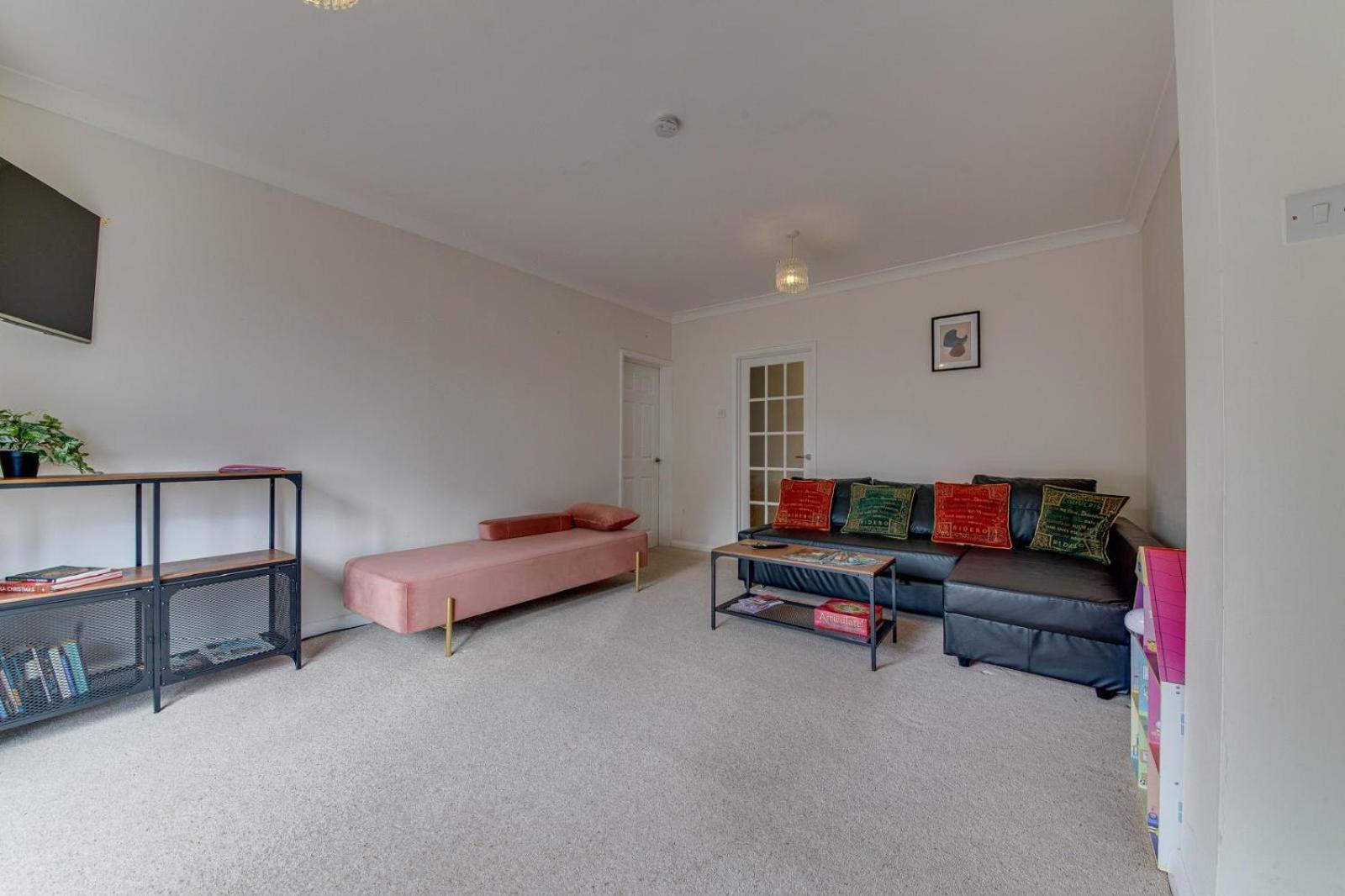 3br Detached With Parking Stannington (Yorkshire)