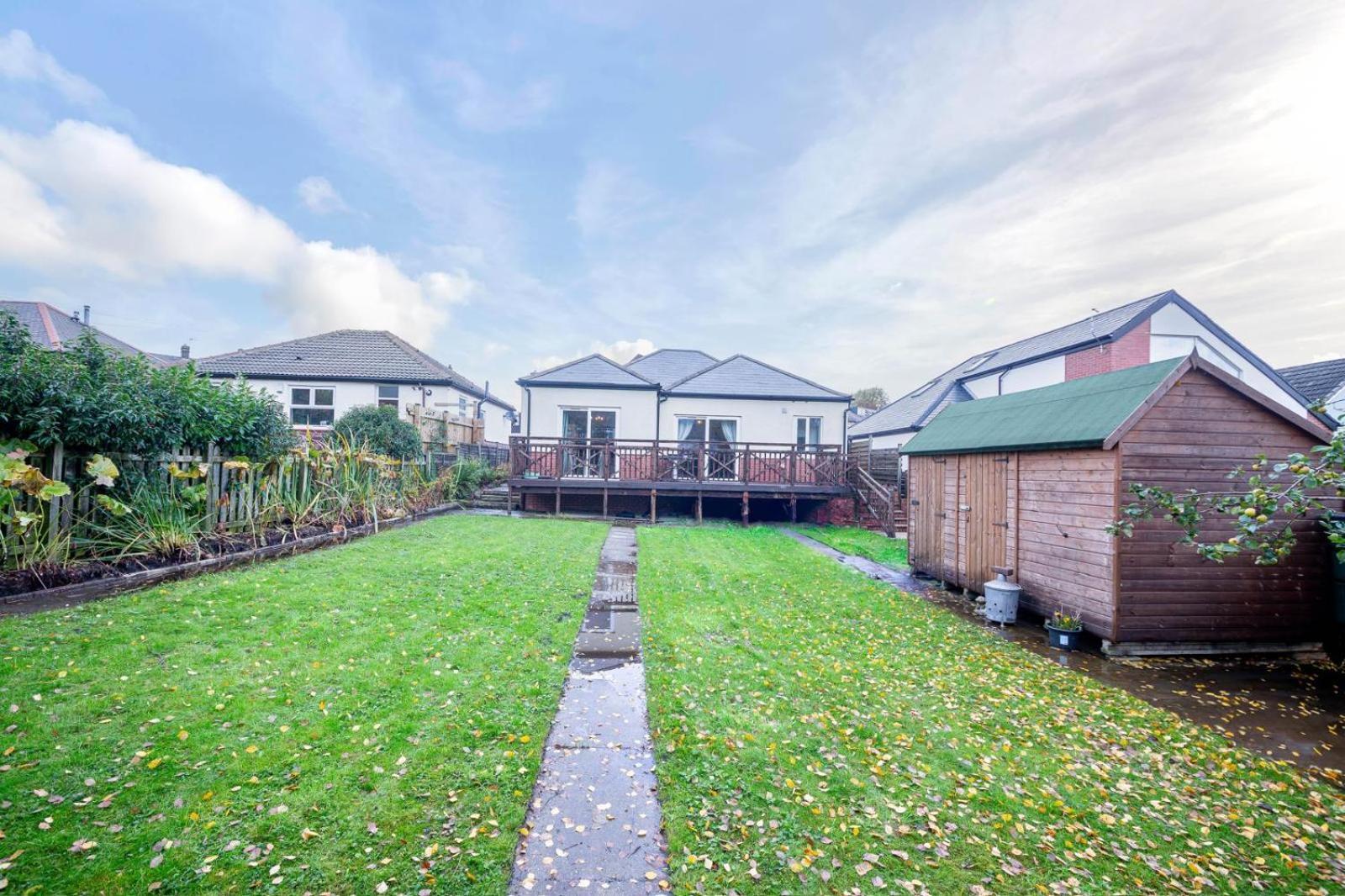 Holiday home 3br Detached With Parking *